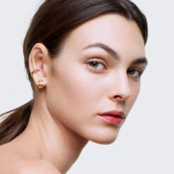 Chanel N°1 De Chanel Sérum Revitalisant Lisse, Apporte De L'éclat, Pour Une Peau Qui Paraît Plus Jeune -Parfumerie Burdin Boutique chanel n1 de chanel serum revitalisant lisse apporte de l eclat pour une peau qui parait plus jeune 4