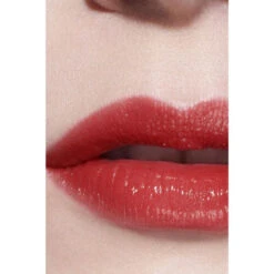 Chanel Rouge Coco Baume - Brillant Le Baume Teinté Hydratant Embellisseur Intensité Sur Mesure -Parfumerie Burdin Boutique chanel rouge coco baume brillant le baume teinte hydratant embellisseur intensite sur mesure 4