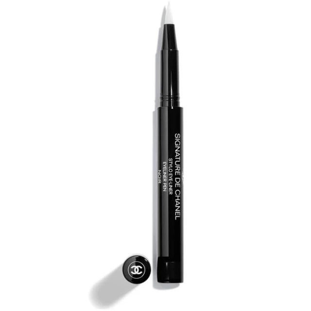 Chanel Signature De Chanel Stylo Eye-liner Intensité Longue Tenue 1 Chanel Signature De Chanel Stylo Eye-liner Intensité Longue Tenue