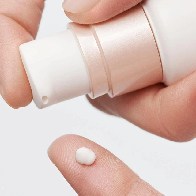 Clarins - Calm-Essentiel Emulsion Apaisante 2 Clarins - Calm-Essentiel Emulsion Apaisante – Image 2