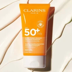 Clarins - Crème Solaire SPF 50 + Très Haute Protection Corps - Hydratation Et Confort -Parfumerie Burdin Boutique clarins creme solaire corps spf 50 2