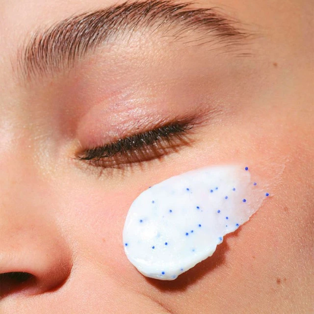 Clarins - Doux Nettoyant Moussant Purifiant Peaux Mixtes à Grasses 2 Clarins - Doux Nettoyant Moussant Purifiant Peaux Mixtes à Grasses – Image 2