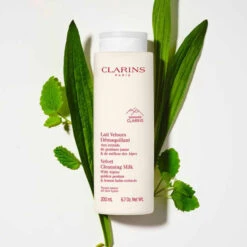 Clarins - Lait Velours Démaquillant Aux Extraits De Gentiane Jaune & Mélisse Des Alpes -Parfumerie Burdin Boutique clarins lait velours demaquillant aux extraits de gentiane jaune melisse des alpes 4
