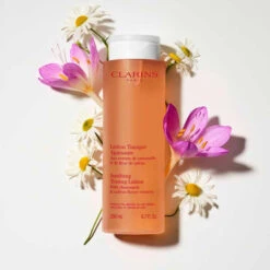 Clarins - Lotion Tonique Apaisante Aux Extraits De Camomille Et Fleur De Safran - Peaux Très Sèches Ou Sensibles -Parfumerie Burdin Boutique clarins lotion tonique apaisante 4