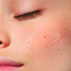 Clarins - Lotion Tonique Purifiante Aux Extraits De Reine Des Prés & Fleur De Safran - Peaux Mixtes à Grasses -Parfumerie Burdin Boutique clarins lotion tonique purifiante aux extraits de reine des pres fleur de safran 2