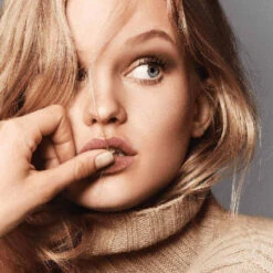 Clarins - Milky Boost Crème De Lait Teintée éclat & Soin -Parfumerie Burdin Boutique clarins milky boost creme de lait teintee eclat soin 2