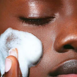 Clarins - Mousse Nettoyante Peau Neuve Toutes Peaux -Parfumerie Burdin Boutique clarins mousse nettoyante peau neuve toutes peaux 2