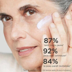 Clarins - Nutri-Lumière Revive Crème Jour Embellissante Et Revitalisante -Parfumerie Burdin Boutique clarins nutri lumiere creme jour embellissante et revitalisante 1 1