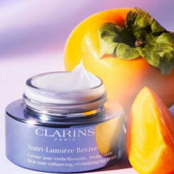 Clarins - Nutri-Lumière Revive Crème Jour Embellissante Et Revitalisante -Parfumerie Burdin Boutique clarins nutri lumiere creme jour embellissante et revitalisante 1 3