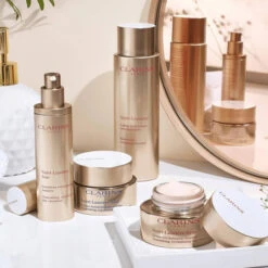 Clarins - Nutri-Lumière Jour Crème Revitalisante Lumière -Parfumerie Burdin Boutique clarins nutri lumiere jour creme revitalisante lumiere 3