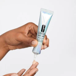 Clinique - Even Better Base De Maquillage Réflectrice De Lumière 8 Clinique - Even Better Base De Maquillage Réflectrice De Lumière -Parfumerie Burdin Boutique clinique even better base de maquillage reflectrice de lumiere 3