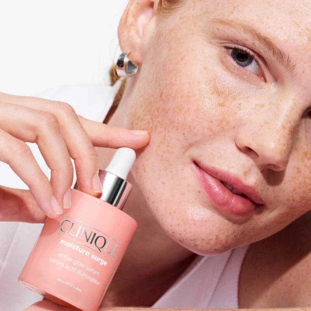 Clinique - Moisture Surge Sérum Actif Illuminateur 6 Clinique - Moisture Surge Sérum Actif Illuminateur – Image 6