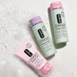 Clinique - Rinse-Off Foaming Cleanser Mousse Hydro-Démaquillante -Parfumerie Burdin Boutique clinique rinse off foaming cleanser mousse hydro demaquillante 4