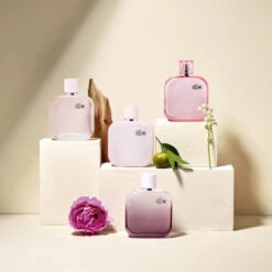 Lacoste - Eau De Lacoste L.12.12 Rose Eau De Toilette Fraîche Pour Femme -Parfumerie Burdin Boutique eau de lacoste l1212 rose eau de toilette pour femme 1