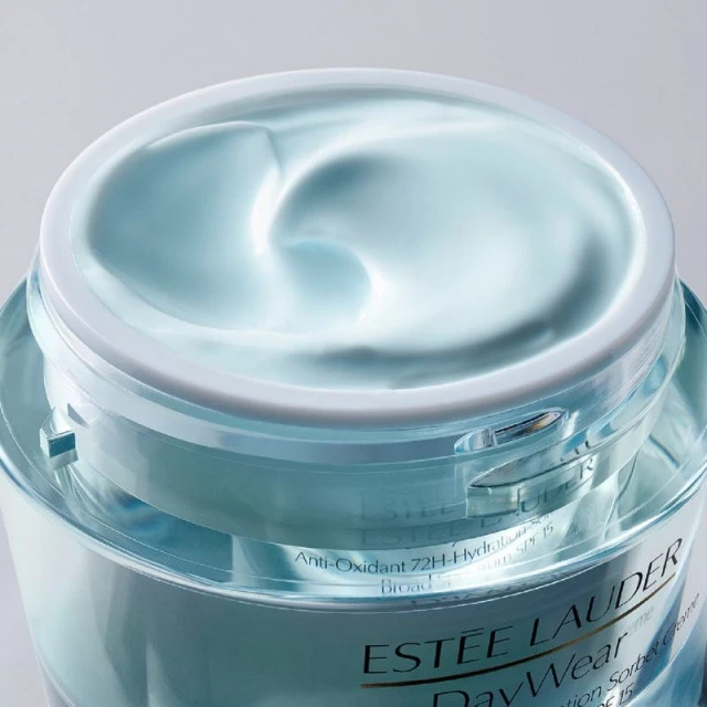 Estee Lauder Estée Lauder - DayWear Crème Hydratation 24h Multi-protection SPF 15 - Peaux Normales à Mixtes 2 Estee Lauder Estée Lauder - DayWear Crème Hydratation 24h Multi-protection SPF 15 - Peaux Normales à Mixtes – Image 2