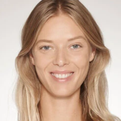 Estee Lauder Estée Lauder - Futurist SkinTint Serum Fond De Teint Léger SPF20 -Parfumerie Burdin Boutique estee lauder futurist skintint serum fond de teint leger spf20 2