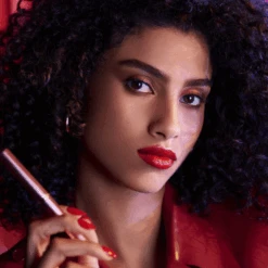 Estee Lauder Estée Lauder - Pure Color Explicit Rouge à Lèvres Ultra Brillant 8 Estee Lauder Estée Lauder - Pure Color Explicit Rouge à Lèvres Ultra Brillant -Parfumerie Burdin Boutique estee lauder pure color explicit rouge a levres ultra brillant 3