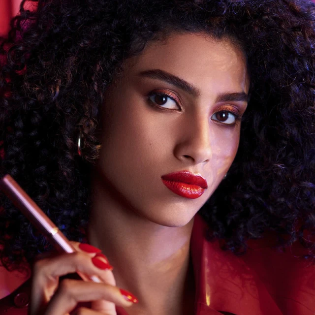 Estee Lauder Estée Lauder - Pure Color Explicit Rouge à Lèvres Ultra Brillant 4 Estee Lauder Estée Lauder - Pure Color Explicit Rouge à Lèvres Ultra Brillant – Image 4