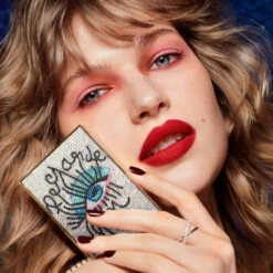 Guerlain - Ombres G Regarde-moi ! Ombres à Paupières 4 Couleurs - Édition Limitée -Parfumerie Burdin Boutique guerlain ombres g regarde moi ombres a paupieres 4 couleurs edition limitee 6