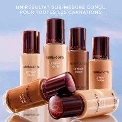 Guerlain - Terracotta Le Teint Glow Fond De Teint Éclat Naturel Longue Tenue - Sans Transfert 20 Guerlain - Terracotta Le Teint Glow Fond De Teint Éclat Naturel Longue Tenue - Sans Transfert -Parfumerie Burdin Boutique guerlain terracotta le teint glow fond de teint eclat naturel longue tenue sans transfert 7