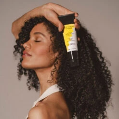 Hair Rituel By Sisley - La Crème Soin Des Boucles Cheveux Bouclés à Frisés -Parfumerie Burdin Boutique hair rituel by sisley la creme soin des boucles cheveux boucles a frises 2