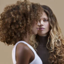 Hair Rituel By Sisley - Masque Soin Nutrition Intense Aux 5 Huiles Nutritives Précieuses -Parfumerie Burdin Boutique hair rituel by sisley masque soin nutrition intense aux 5 huiles nutritives precieuses 2