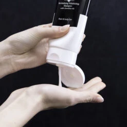 Hair Rituel By Sisley - Soin Lavant Revitalisant Volumateur Shampoing Sans Sulfate à L'huile De Camélia -Parfumerie Burdin Boutique hair rituel by sisley soin lavant revitalisant volumateur shampoing sans sulfate 1