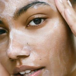 La Mer - La Mousse Démaquillante -Parfumerie Burdin Boutique la mer la mousse demaquillante 2