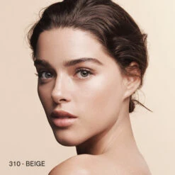 La Mer - Le Fond De Teint Soyeux Régénérant Longue Tenue SPF 20 10 La Mer - Le Fond De Teint Soyeux Régénérant Longue Tenue SPF 20 -Parfumerie Burdin Boutique la mer le fond de teint soyeux regenerant longue tenue spf 20 2