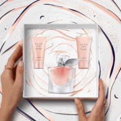 Lancome Lancôme - La Vie Est Belle Coffret Eau De Parfum Avec Son Lait De Parfum Et Son Gel Douche -Parfumerie Burdin Boutique lancome la vie est belle coffret eau de parfum avec son lait de parfum et son gel douche 1