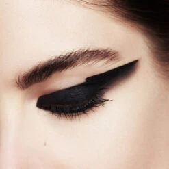 Le Rouge Français - Indigo Céleste Crayon Yeux 8 Le Rouge Français - Indigo Céleste Crayon Yeux -Parfumerie Burdin Boutique le rouge francais indigo celeste crayon yeux 2