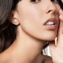 Le Rouge Français - Lampyris Divine Huile à Lèvres 9 Le Rouge Français - Lampyris Divine Huile à Lèvres -Parfumerie Burdin Boutique le rouge francais lampyris divine huile a levres 3