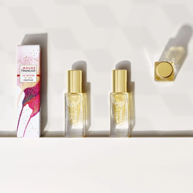 Le Rouge Français - Lampyris Divine Huile à Lèvres 5 Le Rouge Français - Lampyris Divine Huile à Lèvres – Image 5