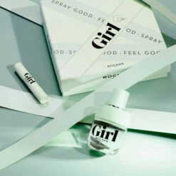 Rochas - Girl Coffret Eau De Toilette Avec Son Crayon Parfumé -Parfumerie Burdin Boutique rochas girl coffret eau de toilette avec son crayon parfume 2