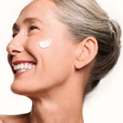 Shiseido - Vital Perfection Crème Suprême Concentrée Duo 5 Shiseido - Vital Perfection Crème Suprême Concentrée Duo -Parfumerie Burdin Boutique shiseido vital perfection creme supreme concentree duo 1