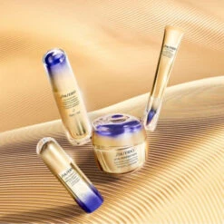 Shiseido - Vital Perfection Crème Suprême Concentrée Duo 7 Shiseido - Vital Perfection Crème Suprême Concentrée Duo -Parfumerie Burdin Boutique shiseido vital perfection creme supreme concentree duo 3