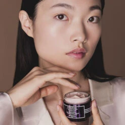 Sisley - Baume-en-eau à La Rose Noire Repulpant, Jeunesse Et éclat Du Teint -Parfumerie Burdin Boutique sisley baume en eau a la rose noire repulpant jeunesse eclat du teint 1