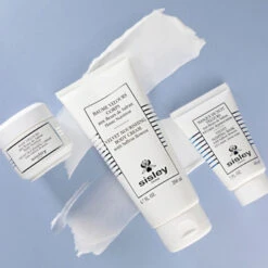 Sisley - Baume Velours Corps Aux Fleurs De Safran Hautement Apaisant, Réparateur, Nourrissant Et Hydratant -Parfumerie Burdin Boutique sisley baume velours corps aux fleurs de safran hautement apaisant reparateur 2