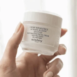 Sisley - Crème Réparatrice Au Beurre De Karité Jour Et Nuit -Parfumerie Burdin Boutique sisley creme reparatrice au beurre de karite jour et nuit 3