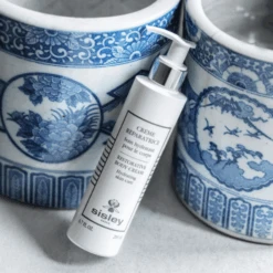 Sisley - Crème Réparatrice Crème Corps Hydratante -Parfumerie Burdin Boutique sisley creme reparatrice creme corps hydratante 1