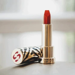Sisley - Le Phyto-Rouge Rouge à Lèvres Hydratation Longue Durée -Parfumerie Burdin Boutique sisley le phyto rouge rouge a levres hydratation longue duree 2