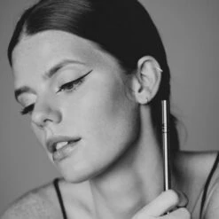 Sisley - Ligne Noire Eyeliner Eyeliner Haute Pigmentation Et Tenue, Revitalisant Et Fortifiant -Parfumerie Burdin Boutique sisley ligne noire eyeliner eyeliner haute pigmentation et tenue revitalisant et fortifiant 7