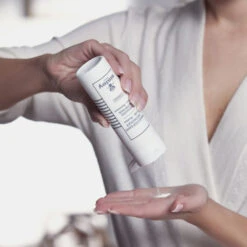 Sisley - Masque Exfoliant Enzymatique Unifie Et Illumine - Toutes Peaux -Parfumerie Burdin Boutique sisley masque exfoliant enzymatique unifie et illumine toutes peaux 2