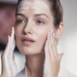 Sisley - Masque Exfoliant Enzymatique Unifie Et Illumine - Toutes Peaux -Parfumerie Burdin Boutique sisley masque exfoliant enzymatique unifie et illumine toutes peaux 3