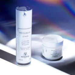 Sisley - Phyto-Blanc Crème De Nuit éclaircissante Anti-taches -Parfumerie Burdin Boutique sisley phyto blanc creme de nuit eclaircissante anti taches 5
