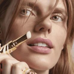 Sisley - Phyto-Lip Balm Baume à Lèvres Hydratant Et Repulpant -Parfumerie Burdin Boutique sisley phyto lip balm baume a levres hydratant et repulpant 4