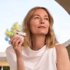 Sisley - Sisleÿa L'intégral Anti-âge Crème Anti-âge Complète -Parfumerie Burdin Boutique sisley sisleya l integral anti age creme anti age complete 1