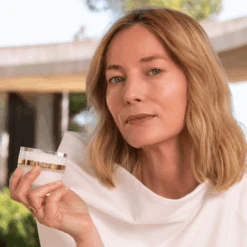 Sisley - Sisleÿa L'intégral Anti-âge Crème Gel Frais Visage 10 Sisley - Sisleÿa L'intégral Anti-âge Crème Gel Frais Visage -Parfumerie Burdin Boutique sisley sisleya l integral anti age creme gel frais visage 4