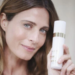 Sisley - Sisleÿa L'intégral Anti-âge Sérum éclat Anti-taches -Parfumerie Burdin Boutique sisley sisleya l integral anti age serum eclat anti taches 2