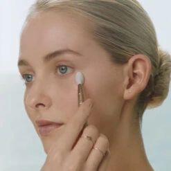 Estee Lauder Estée Lauder - Re-Nutriv Ultimate Diamond Sérum Yeux Révélateur D'Énergie 7 Estee Lauder Estée Lauder - Re-Nutriv Ultimate Diamond Sérum Yeux Révélateur D'Énergie -Parfumerie Burdin Boutique soins visage contour des yeux raffermissant et liftant yeux re nutriv ultimate diamond serum yeux revelateur d energie 2